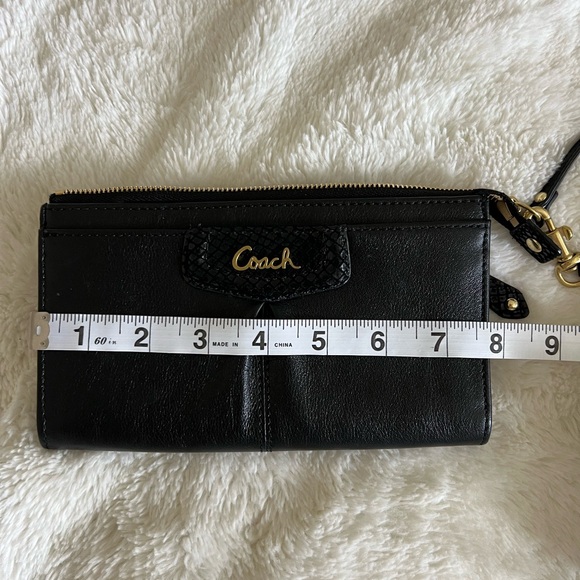 Coach wristlet - Picture 5 of 7